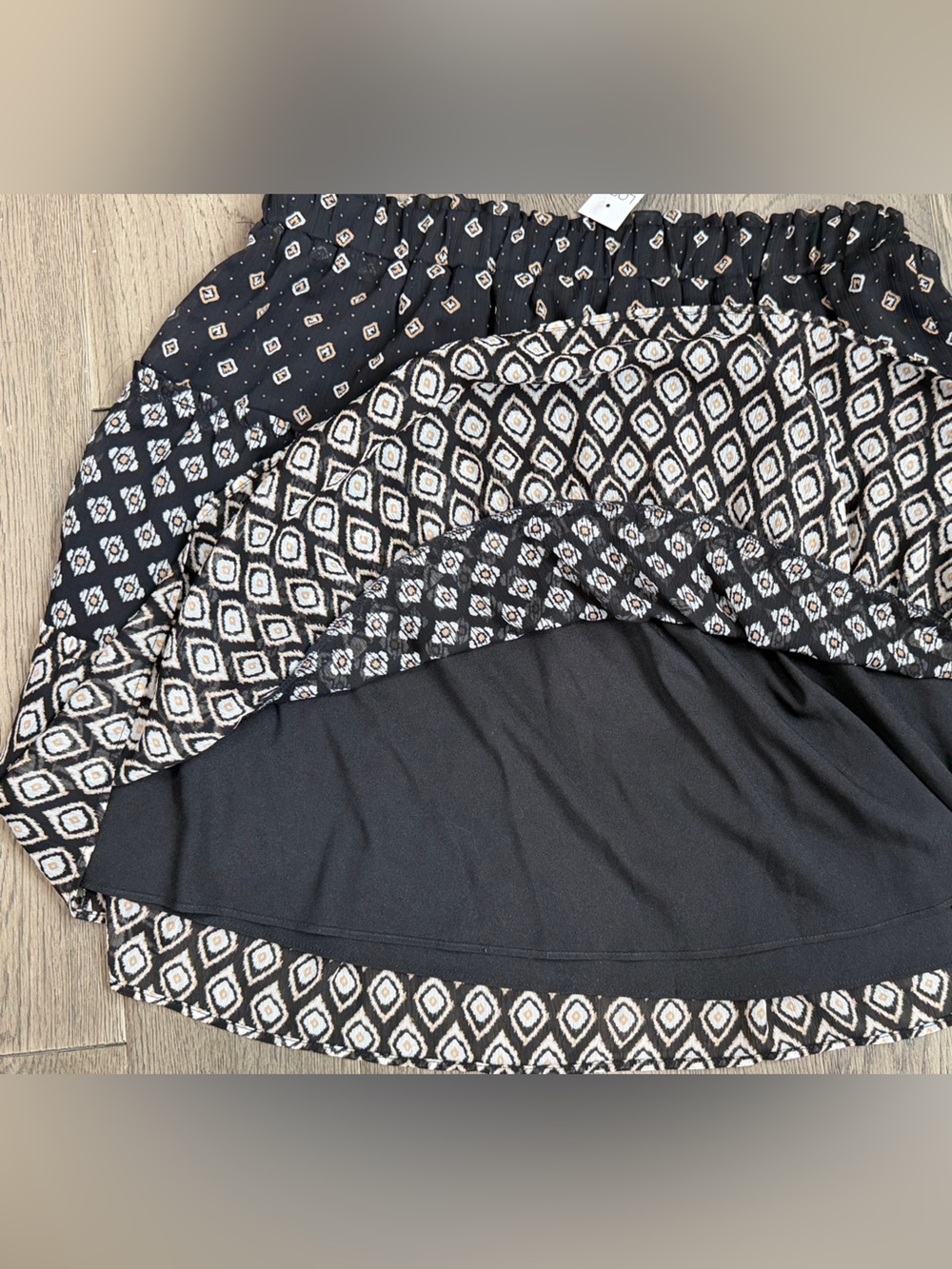 NWT LOFT Black & Cream Mixed-Print Tiered Skirt - Picture 4 of 4
